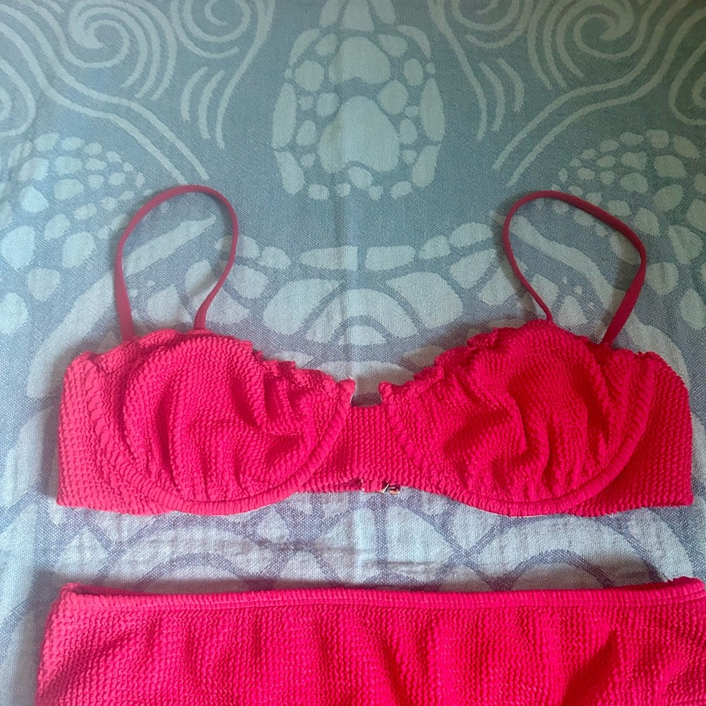 Dippin' Daisy's Vibrant Pink Balconette Crinkle Stretch Bikini Set - Picture 3 of 8